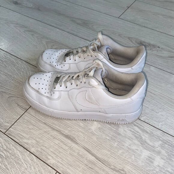 Original Nike Air Force 1 Low sneakers in white. - Picture 3 of 3